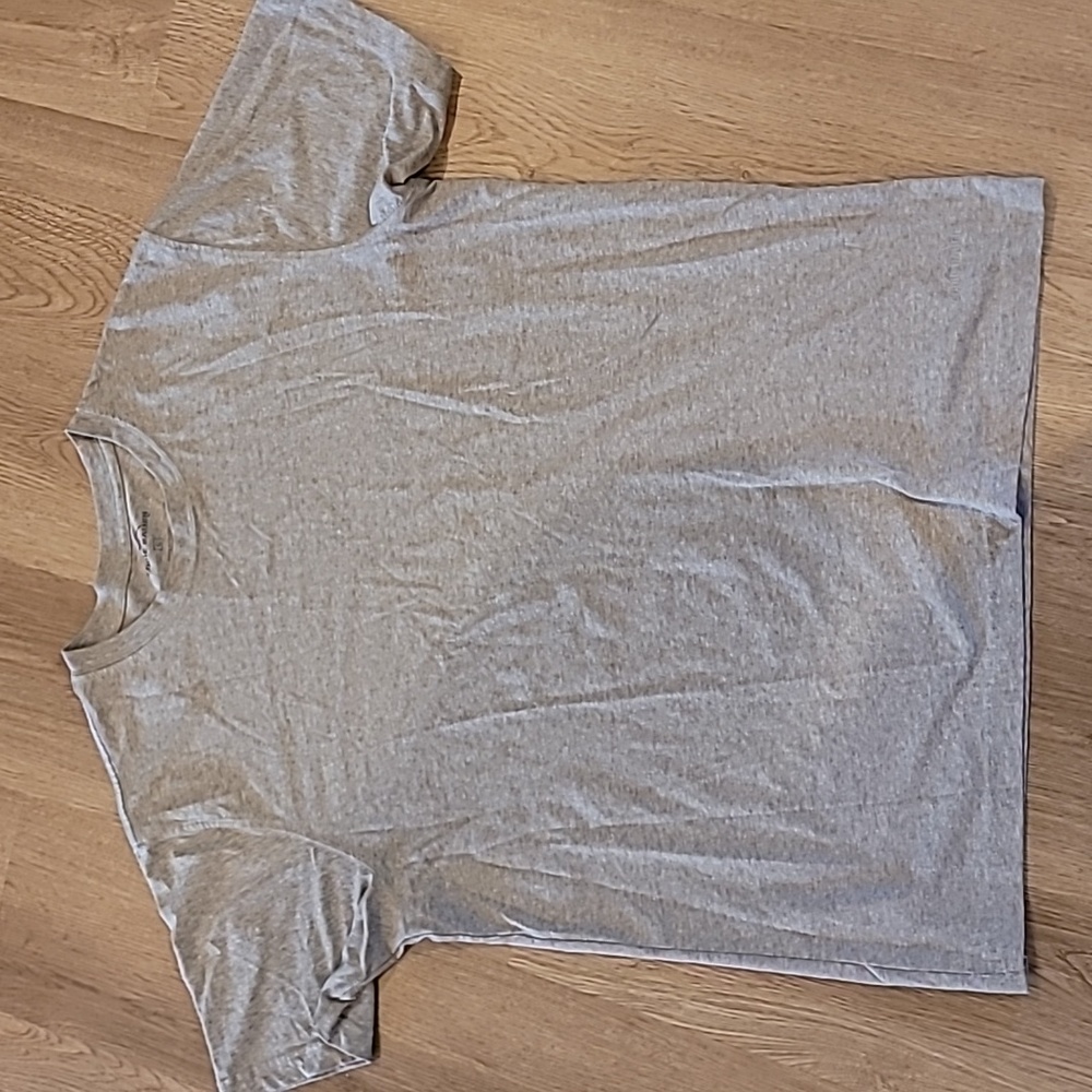 Eddie Bauer Large (L) gray T-shirt